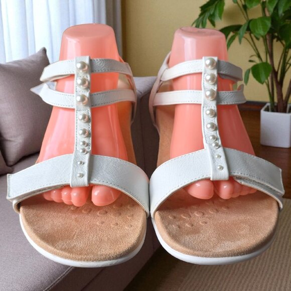 VIONIC ( 10 ) MIKAH White Leather Backstrap Sandal Pearl Detail 3-Zone Comfort - Picture 2 of 15